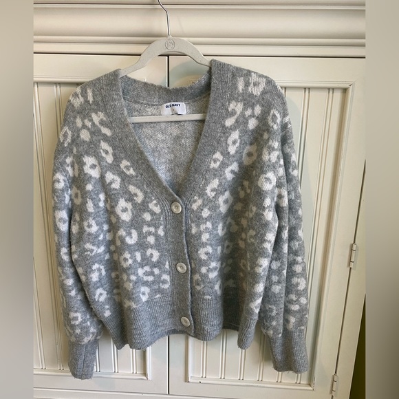 Fun leopard print sweater. - Picture 1 of 2